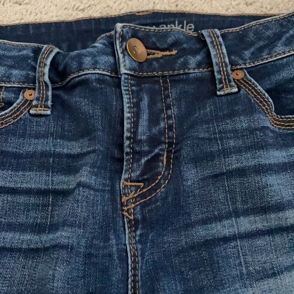 EUC Skinny Ankle jeans - Picture 2 of 5